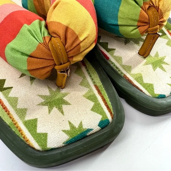 FARM Rio Pineapple Puffy Flip Flop Sandals 8 - Picture 5 of 14